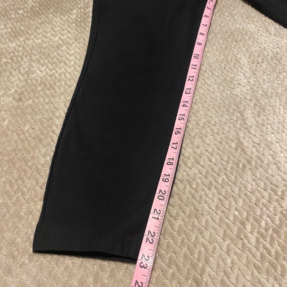 HUE Pull On Jeans - Picture 3 of 9